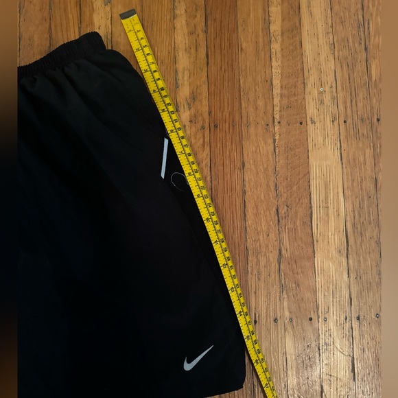 Nike DRY FIT running shorts, lined size XL - Picture 3 of 3